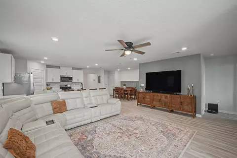 Living - 615 Champ Trl, Crestview, FL 32539 photo 2 of 4