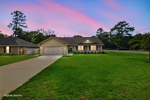 Exterior - 5908 Silvercrest Blvd, Crestview, FL 32536 photo 3 of 10