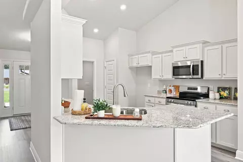 Kitchen - 5908 Silvercrest Blvd, Crestview, FL 32536 photo 1 of 3