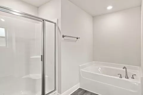 Bath - 5908 Silvercrest Blvd, Crestview, FL 32536 photo 2 of 3