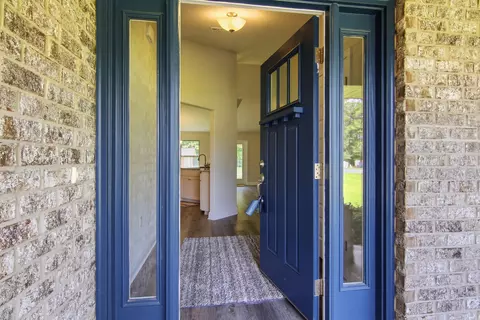 Entry Way - 5908 Silvercrest Blvd, Crestview, FL 32536 photo 2 of 5
