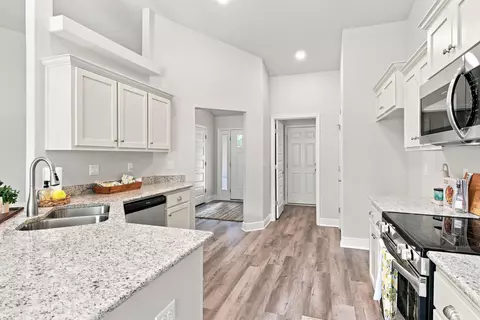 Entry Way - 5908 Silvercrest Blvd, Crestview, FL 32536 photo 1 of 5