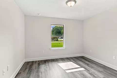 Bedroom - 5908 Silvercrest Blvd, Crestview, FL 32536 photo 4 of 5