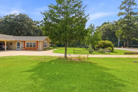 Exterior - 5908 Silvercrest Blvd, Crestview, FL 32536 photo 7 of 10