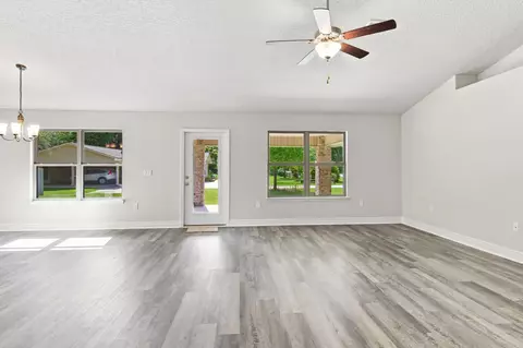 Living - 5908 Silvercrest Blvd, Crestview, FL 32536 photo 2 of 5