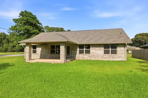 Exterior - 5908 Silvercrest Blvd, Crestview, FL 32536 photo 8 of 10