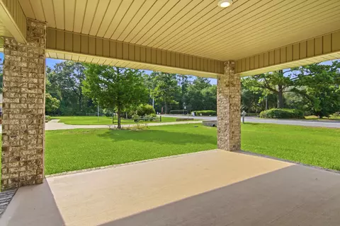 Exterior - 5908 Silvercrest Blvd, Crestview, FL 32536 photo 5 of 10