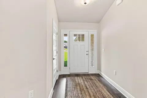 Entry Way - 5908 Silvercrest Blvd, Crestview, FL 32536 photo 4 of 5