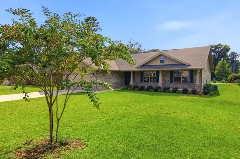 Exterior - 5908 Silvercrest Blvd, Crestview, FL 32536 photo 4 of 10