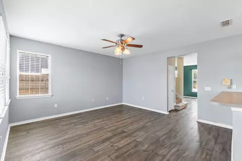 Living - 504 Boulder St, Crestview, FL 32536 photo 3 of 7