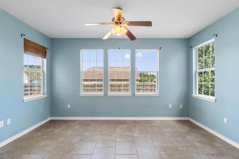 Living - 504 Boulder St, Crestview, FL 32536 photo 4 of 7