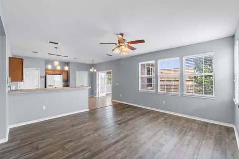 Living - 504 Boulder St, Crestview, FL 32536 photo 1 of 7