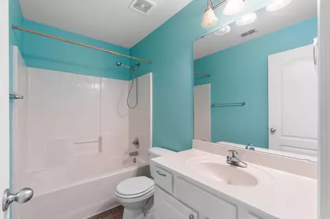 Bath - 504 Boulder St, Crestview, FL 32536 photo 2 of 4