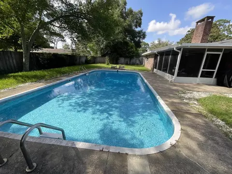 33 James Dr, Shalimar, FL 32579