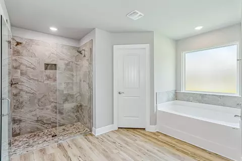 Bath - 6677 Prosperity Ln, Milton, FL 32570 photo 3 of 6