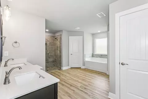 Bath - 6677 Prosperity Ln, Milton, FL 32570 photo 1 of 6