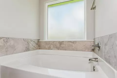 Bath - 6677 Prosperity Ln, Milton, FL 32570 photo 4 of 6