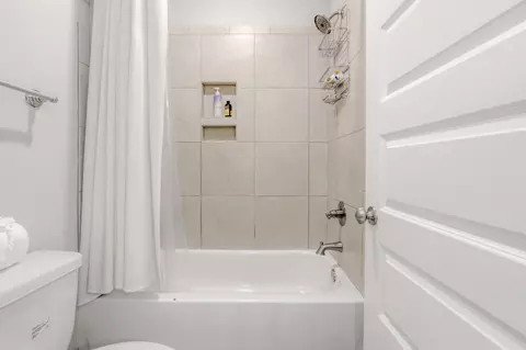 Bath - 559 Coastal Breeze Dr, Freeport, FL 32439 photo 6 of 7
