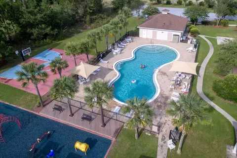 Exterior - 559 Coastal Breeze Dr, Freeport, FL 32439 photo 7 of 8