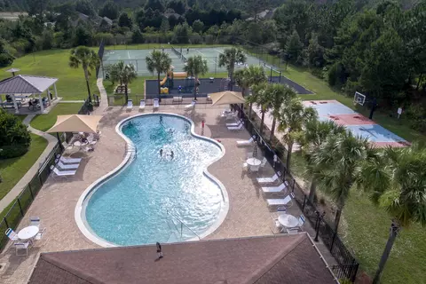 Exterior - 559 Coastal Breeze Dr, Freeport, FL 32439 photo 8 of 8