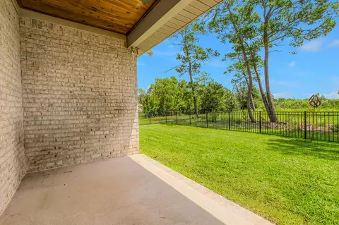 Exterior - 559 Coastal Breeze Dr, Freeport, FL 32439 photo 4 of 8