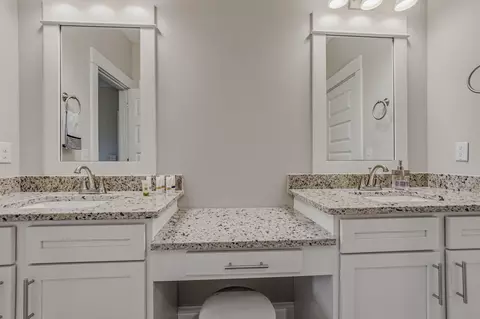 Bath - 559 Coastal Breeze Dr, Freeport, FL 32439 photo 5 of 7