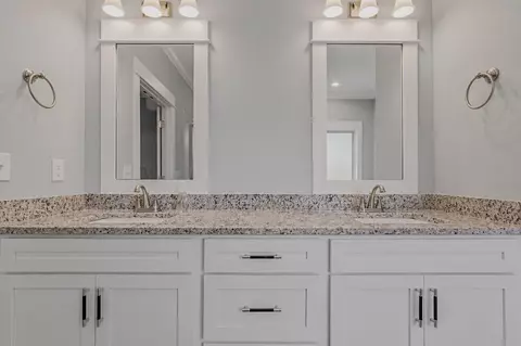 Bath - 559 Coastal Breeze Dr, Freeport, FL 32439 photo 1 of 7