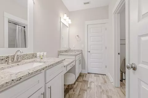 Bath - 559 Coastal Breeze Dr, Freeport, FL 32439 photo 4 of 7