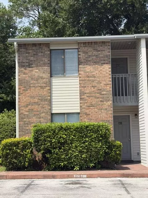 719 Green St #301, Fort Walton Beach, FL 32547