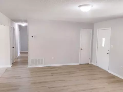 Living - 141 Chessher Ct, Crestview, FL 32539 photo 3 of 6