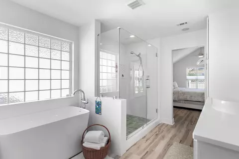 Bath - 285 Tequesta Dr, Destin, FL 32541 photo 1 of 2