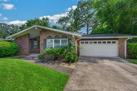 Exterior - 30 Walnut Ave, Shalimar, FL 32579 photo 3 of 17
