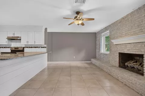 Living - 30 Walnut Ave, Shalimar, FL 32579 photo 3 of 6
