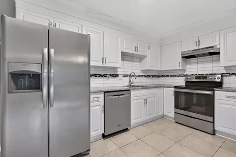 Kitchen - 30 Walnut Ave, Shalimar, FL 32579 photo 2 of 4