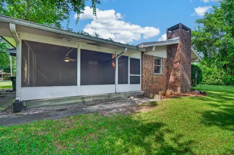 Exterior - 30 Walnut Ave, Shalimar, FL 32579 photo 11 of 17