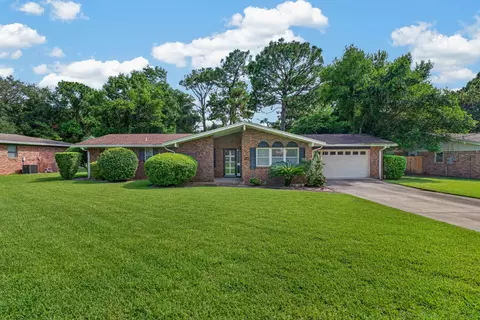 Exterior - 30 Walnut Ave, Shalimar, FL 32579 photo 2 of 17