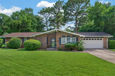 Exterior - 30 Walnut Ave, Shalimar, FL 32579 photo 4 of 17