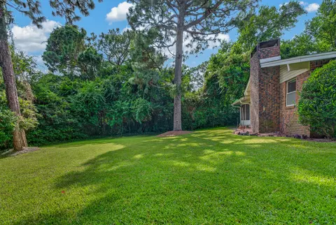 Exterior - 30 Walnut Ave, Shalimar, FL 32579 photo 15 of 17