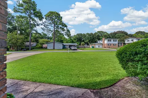 Exterior - 30 Walnut Ave, Shalimar, FL 32579 photo 6 of 17