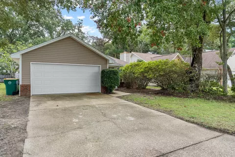 Exterior - 188 Wright Cir, Niceville, FL 32578 photo 11 of 13