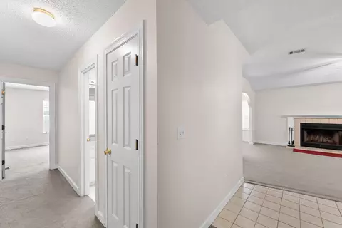Entry Way - 188 Wright Cir, Niceville, FL 32578 photo 4 of 4