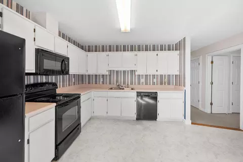 Kitchen - 188 Wright Cir, Niceville, FL 32578 photo 2 of 4