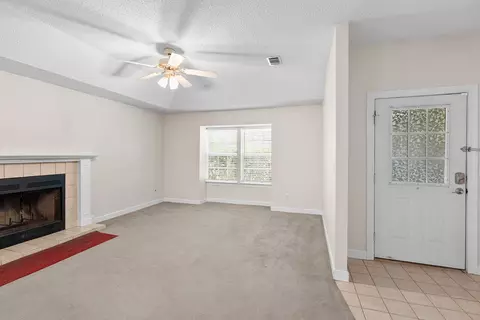 Living - 188 Wright Cir, Niceville, FL 32578 photo 2 of 9