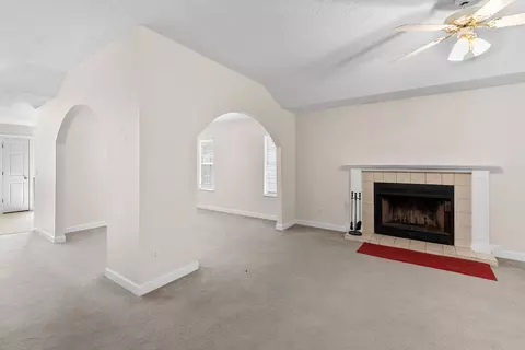 Living - 188 Wright Cir, Niceville, FL 32578 photo 5 of 9