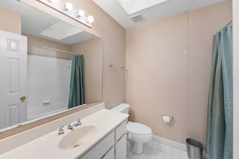 Bath - 188 Wright Cir, Niceville, FL 32578 photo 2 of 3