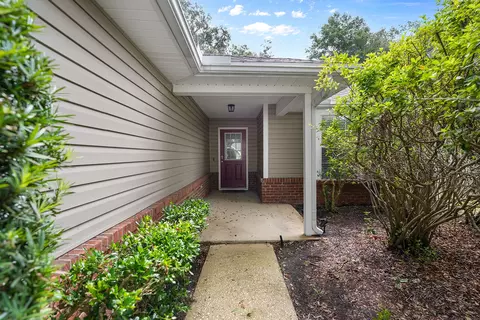 Exterior - 188 Wright Cir, Niceville, FL 32578 photo 5 of 13
