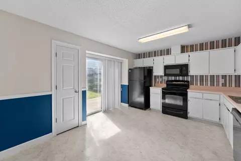 Kitchen - 188 Wright Cir, Niceville, FL 32578 photo 4 of 4
