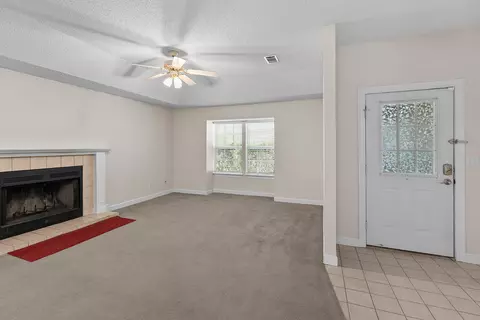 Living - 188 Wright Cir, Niceville, FL 32578 photo 3 of 9