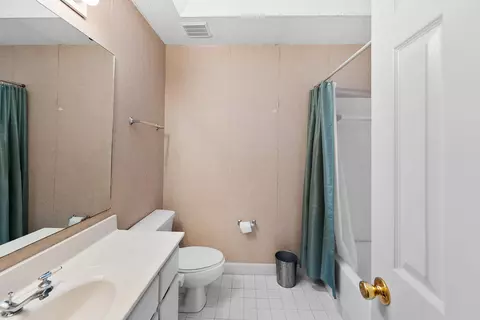Bath - 188 Wright Cir, Niceville, FL 32578 photo 3 of 3