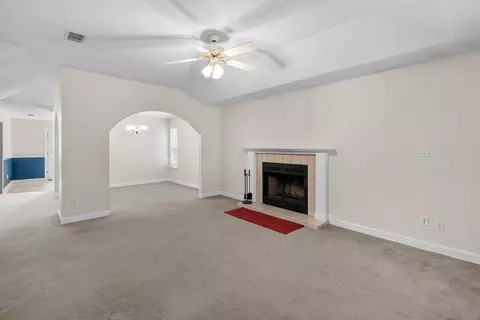 Living - 188 Wright Cir, Niceville, FL 32578 photo 6 of 9